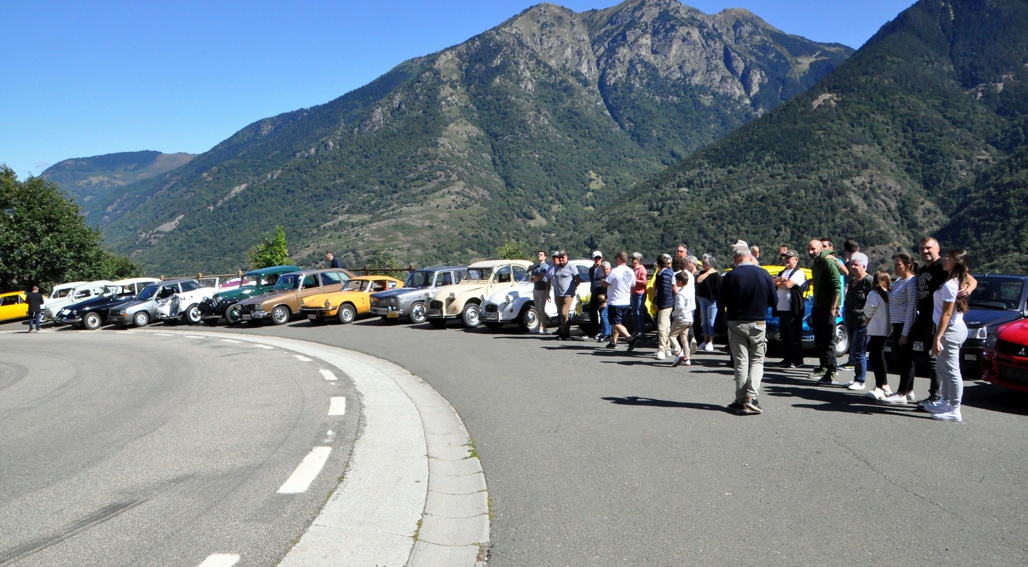 Rencontre vehicules anciens et sportifs a es bordes 1